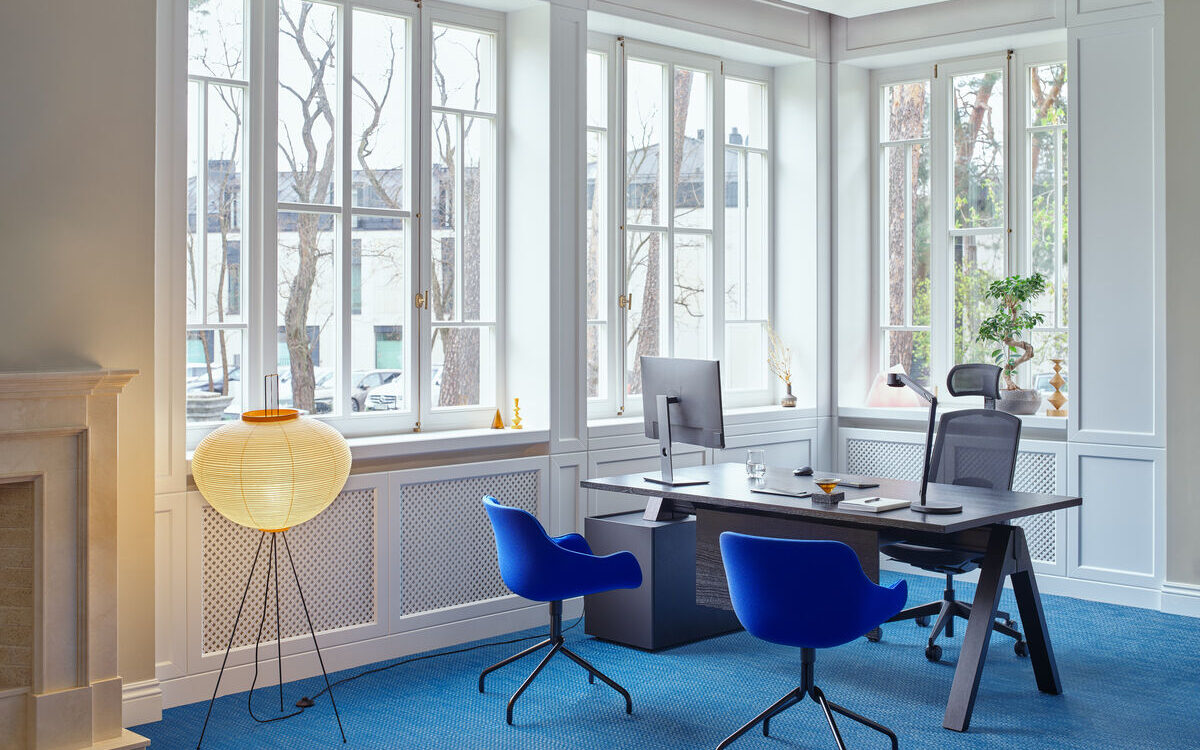 SEATING_BALTIC_CHAIR_YS100_M115_3_MALE_4 2 1200X750 | Atypik Bureaux Quels types de rangements privilégier pour améliorer l’organisation en entreprise ? Rixheim